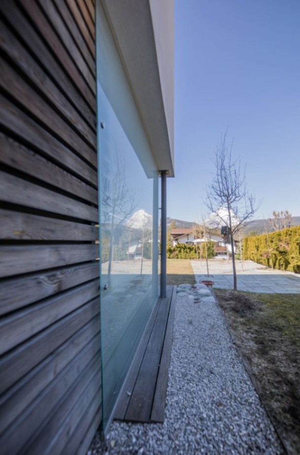 Gewerbe-Windfang aus ESG-Sicherheitsglas